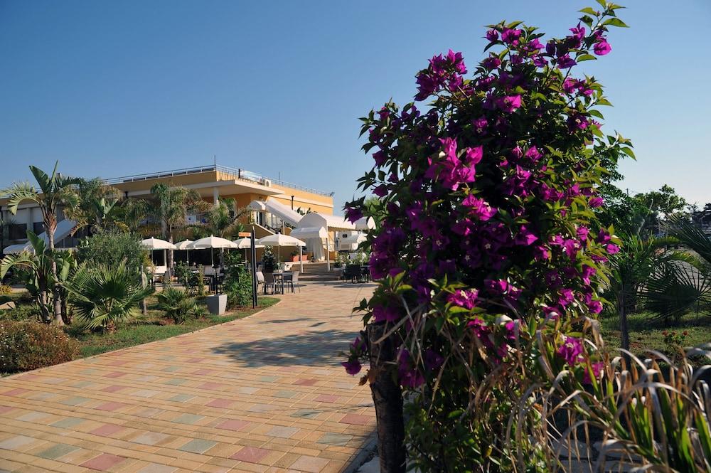 Calabernardo Resort Exterior photo