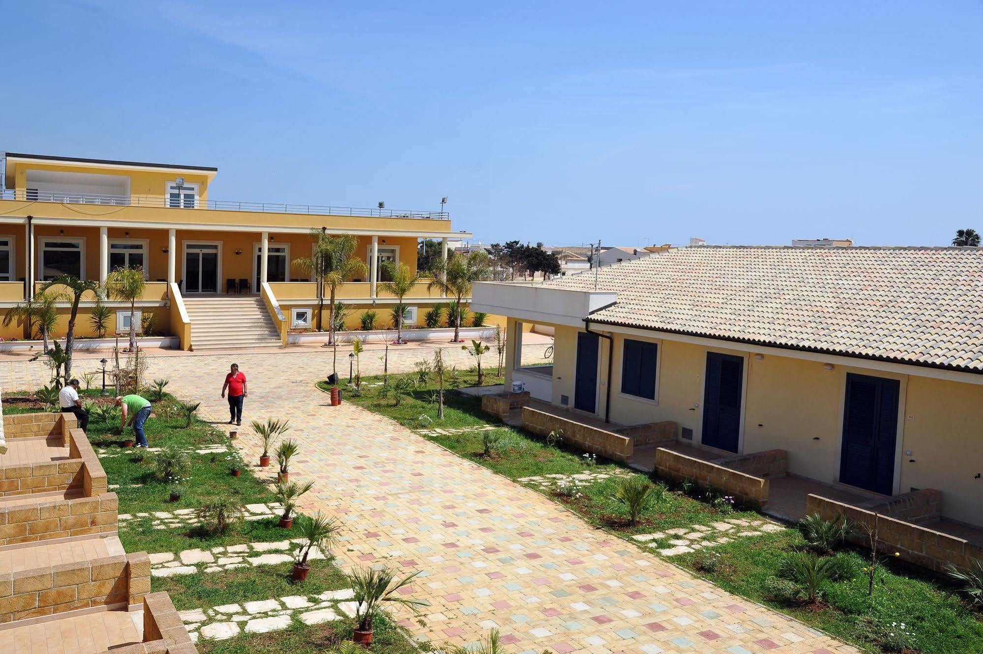 Calabernardo Resort Exterior photo